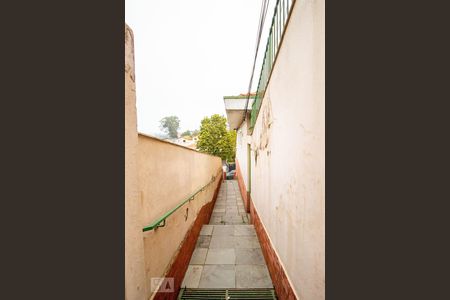 Casa à venda com 120m², 3 quartos e 2 vagasCorredor Lateral / Entradas casas