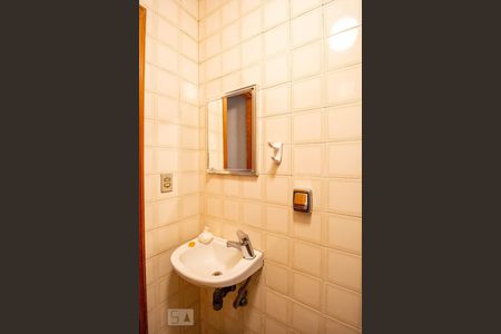 Casa à venda com 120m², 3 quartos e 2 vagasBanheiro