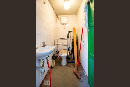 Banheiro de Serviço de casa à venda com 3 quartos, 120m² em Cidade Vargas, São Paulo