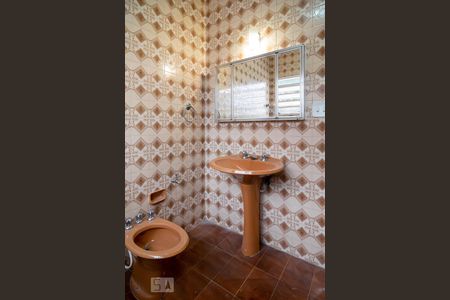 Casa para alugar com 165m², 3 quartos e 2 vagasBanheiro Social