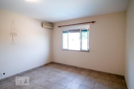 Casa à venda com 600m², 4 quartos e 7 vagas Casa à venda com 600m², 4 quartos e 7 vagasQuarto 4 - Suíte