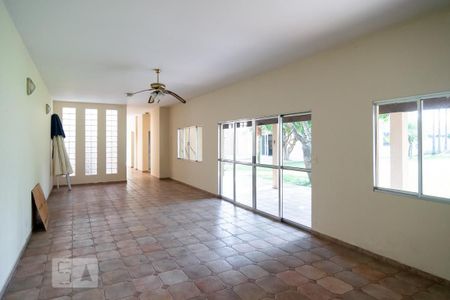 Casa à venda com 600m², 4 quartos e 7 vagas Casa à venda com 600m², 4 quartos e 7 vagasSala de Festas