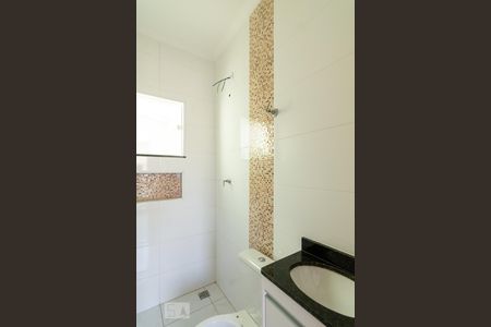 Banheiro Suíte 1 de apartamento para alugar com 2 quartos, 38m² em Vila Scarpelli, Santo André