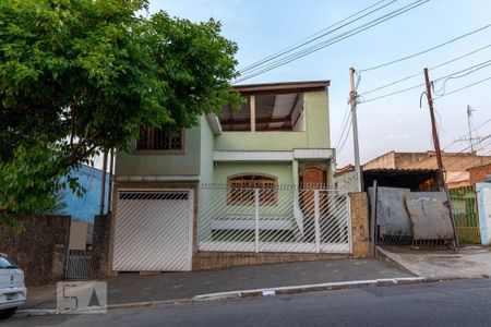 Casa à venda com 293m², 3 quartos e 1 vaga Casa à venda com 293m², 3 quartos e 1 vagaFachada