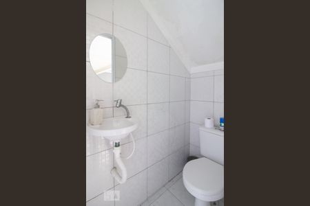 Casa à venda com 130m², 3 quartos e 2 vagas Casa à venda com 130m², 3 quartos e 2 vagasBanheiro de Serviço