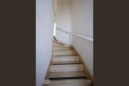 Casa à venda com 230m², 6 quartos e 5 vagasEscada