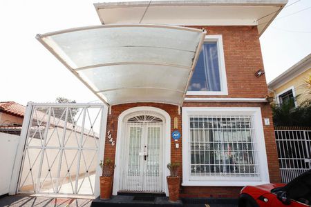 Casa à venda com 230m², 6 quartos e 5 vagasFachada