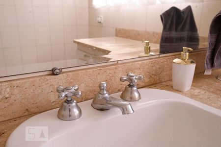 Casa à venda com 230m², 6 quartos e 5 vagasBanheiro