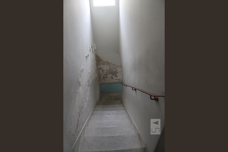 Casa para alugar com 120m², 4 quartos e 2 vagasEscadas