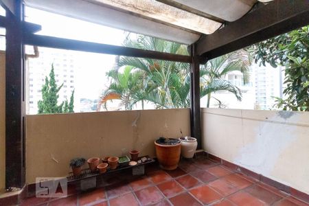 Casa à venda com 250m², 4 quartos e 2 vagas Casa à venda com 250m², 4 quartos e 2 vagasVaranda