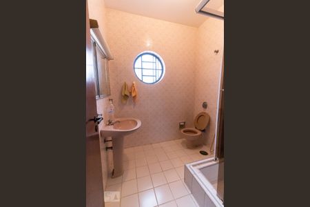 Casa à venda com 250m², 4 quartos e 2 vagas Casa à venda com 250m², 4 quartos e 2 vagasBanheiro - Suíte