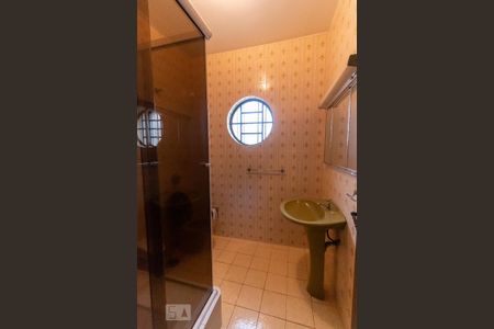 Casa à venda com 250m², 4 quartos e 2 vagas Casa à venda com 250m², 4 quartos e 2 vagasBanheiro