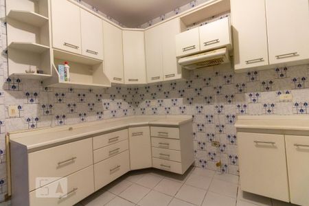 Casa à venda com 250m², 4 quartos e 2 vagas Casa à venda com 250m², 4 quartos e 2 vagasCozinha