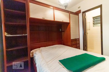 Casa à venda com 250m², 4 quartos e 2 vagas Casa à venda com 250m², 4 quartos e 2 vagasQuarto 4 - Suíte