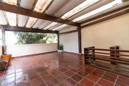 Casa à venda com 250m², 4 quartos e 2 vagas Casa à venda com 250m², 4 quartos e 2 vagasVaranda