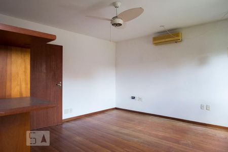 Casa à venda com 220m², 3 quartos e 3 vagasSuíte 3