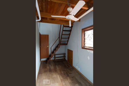 Casa à venda com 220m², 3 quartos e 3 vagasEscritório