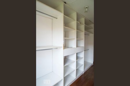 Casa à venda com 220m², 3 quartos e 3 vagasCloset da suíte 3