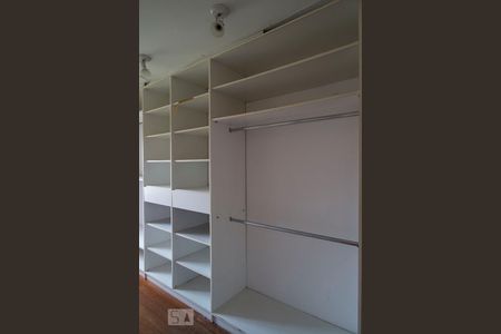 Casa à venda com 220m², 3 quartos e 3 vagasCloset da suíte 3