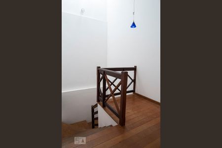 Casa à venda com 220m², 3 quartos e 3 vagasEscada