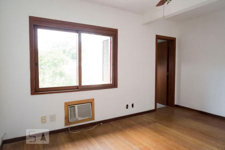 Casa à venda com 220m², 3 quartos e 3 vagasSuíte 2