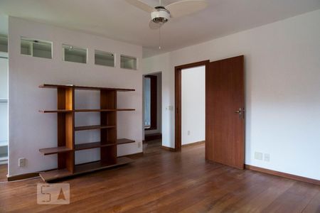 Casa à venda com 220m², 3 quartos e 3 vagasSuíte 3