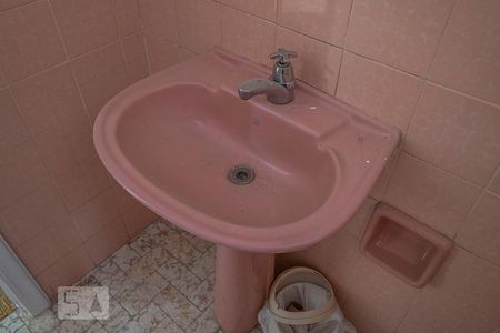 Casa para alugar com 305m², 4 quartos e 7 vagas Casa para alugar com 305m², 4 quartos e 7 vagasÁrea de Serviço - Banheiro