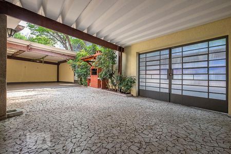 Casa para alugar com 305m², 4 quartos e 7 vagas Casa para alugar com 305m², 4 quartos e 7 vagasÁrea Externa