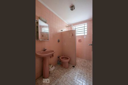 Casa para alugar com 305m², 4 quartos e 7 vagas Casa para alugar com 305m², 4 quartos e 7 vagasÁrea de Serviço - Banheiro