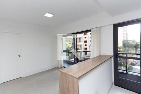 Sala/Cozinha de apartamento para alugar com 1 quarto, 53m² em Itaim Bibi, São Paulo