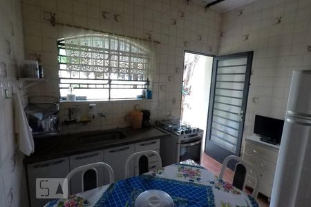 Casa à venda com 310m², 2 quartos e 2 vagasCozinha