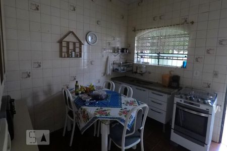Casa à venda com 310m², 2 quartos e 2 vagasCozinha