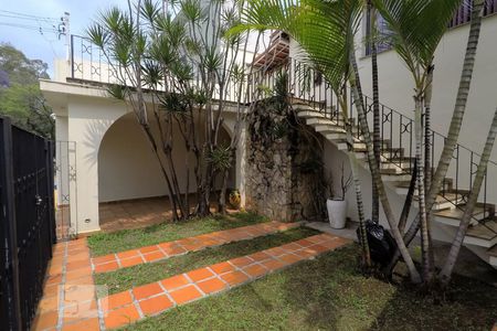 Casa à venda com 310m², 2 quartos e 2 vagasFachada