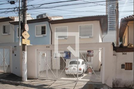 Casa à venda com 111m², 3 quartos e 2 vagas Casa à venda com 111m², 3 quartos e 2 vagasFachada