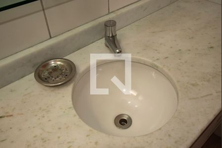 Casa à venda com 111m², 3 quartos e 2 vagas Casa à venda com 111m², 3 quartos e 2 vagasBanheiro