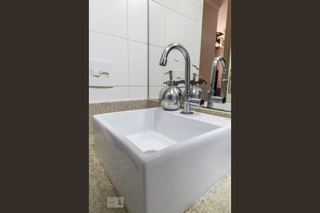 Banheiro Social de apartamento à venda com 3 quartos, 70m² em Vila Alpina, São Paulo