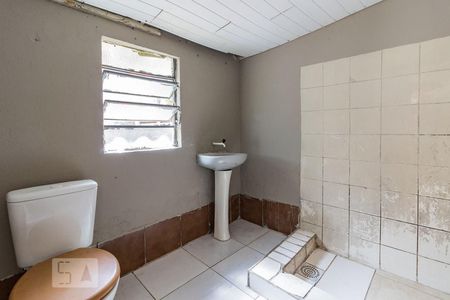 banheiro de casa para alugar com 1 quarto, 54m² em Coronel Aparicio Borges, Porto Alegre