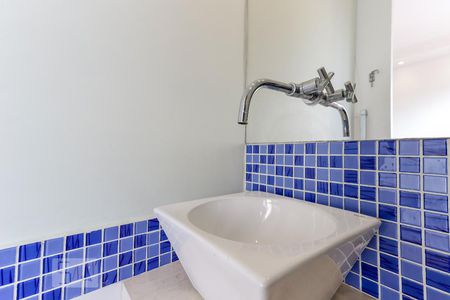 Lavabo de apartamento para alugar com 2 quartos, 57m² em Vila Mazzei, São Paulo