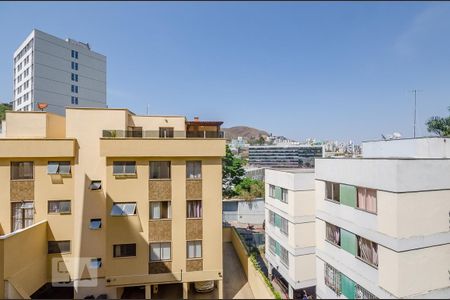 Sala de apartamento para alugar com 1 quarto, 45m² em Estoril, Belo Horizonte