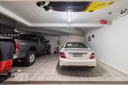 Casa à venda com 454m², 3 quartos e 5 vagas Casa à venda com 454m², 3 quartos e 5 vagasGaragem