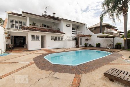 Casa à venda com 454m², 3 quartos e 5 vagas Casa à venda com 454m², 3 quartos e 5 vagasPiscina