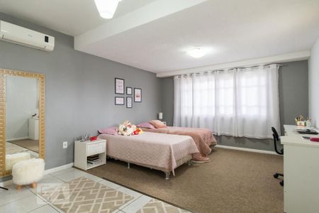 Casa à venda com 454m², 3 quartos e 5 vagas Casa à venda com 454m², 3 quartos e 5 vagasQuarto 1