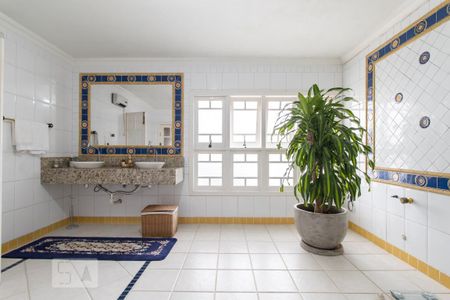 Casa à venda com 454m², 3 quartos e 5 vagas Casa à venda com 454m², 3 quartos e 5 vagasBanheiro da Suíte