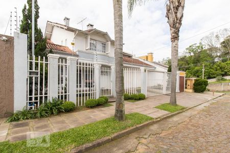 Casa à venda com 454m², 3 quartos e 5 vagas Casa à venda com 454m², 3 quartos e 5 vagasFachada