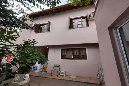 Casa à venda com 185m², 3 quartos e 2 vagasPátio