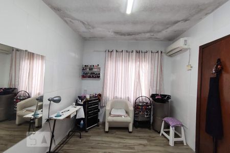 Casa à venda com 185m², 3 quartos e 2 vagasQuarto de Serviço