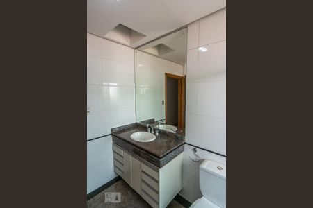 Casa à venda com 200m², 3 quartos e 2 vagasBanheiro
