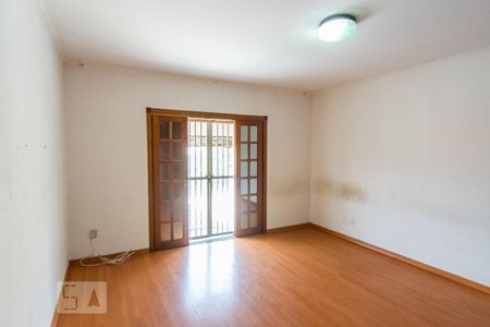 Casa à venda com 200m², 3 quartos e 2 vagasSuíte