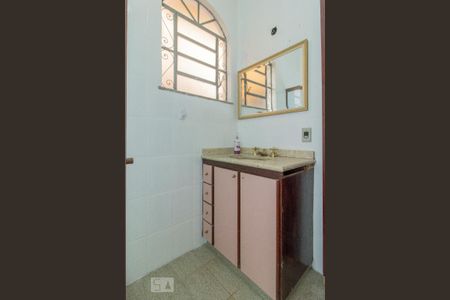 Casa para alugar com 489m², 4 quartos e 3 vagasBanheiro Social 1