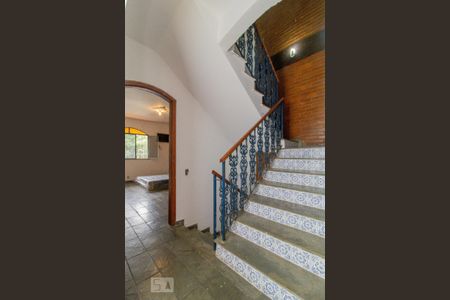 Casa para alugar com 489m², 4 quartos e 3 vagasEscada - Pavimento 2